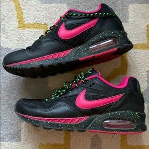 Women’s Nike Air’s (Size 8)